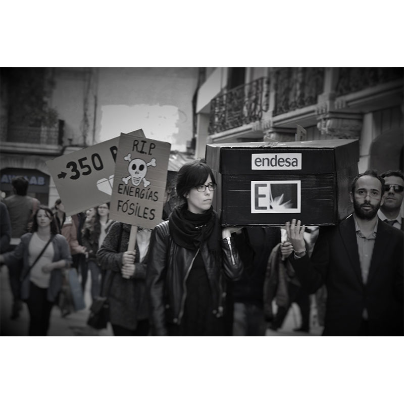 Marcha fúnebre de las energías contaminantes Barcelona