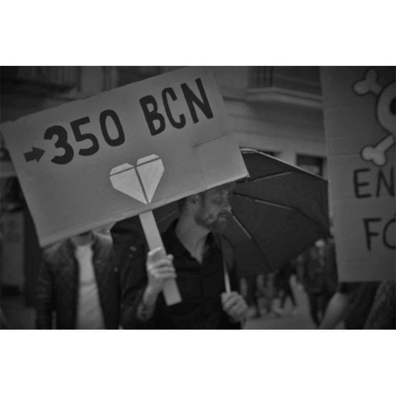 Marcha fúnebre de las energías contaminantes 350 Barcelona