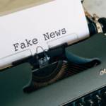 A typewriter that says "fake news"