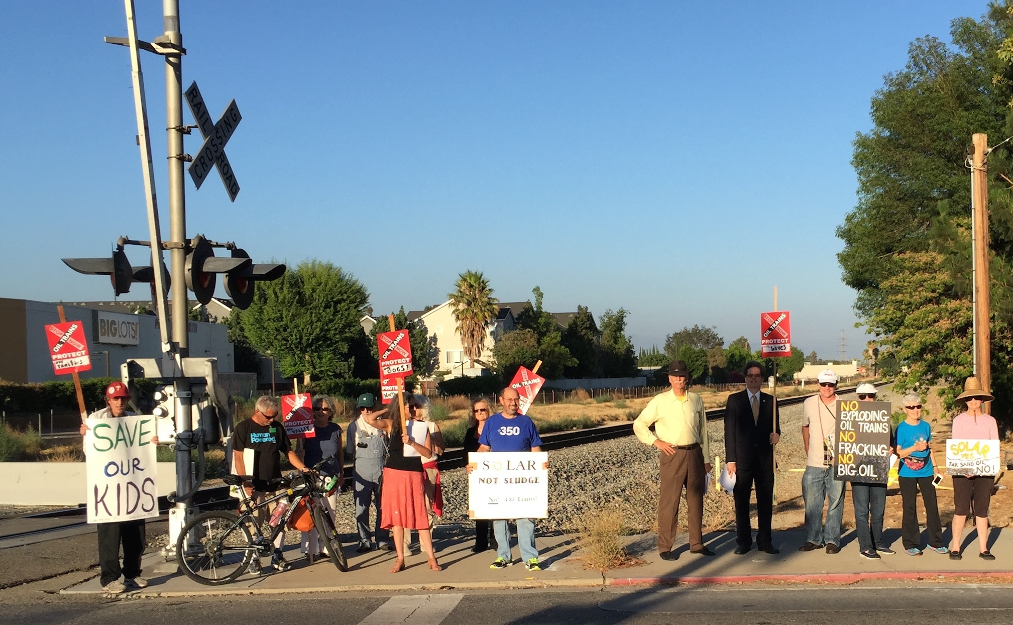 350 SFValley Oil Train Event 7 July 2015