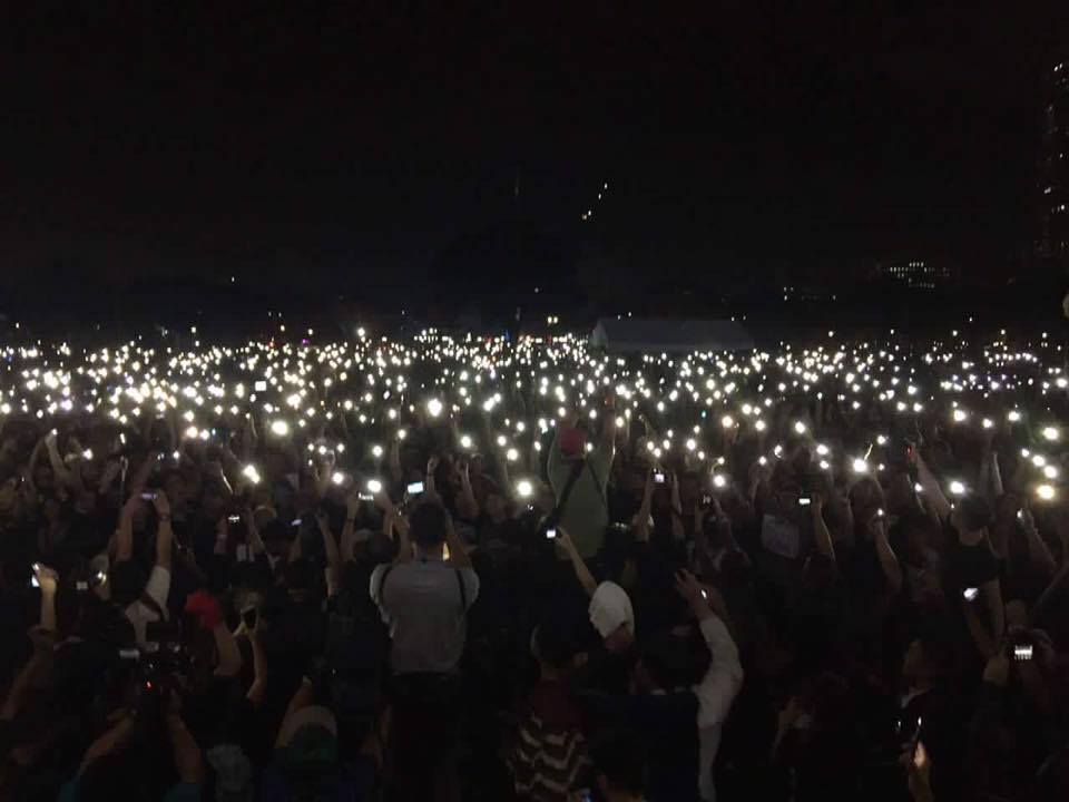 Mobile devices from the 20,000-strong Black Friday Protests against Marcos' burial lit up Rizal Park last Nov. 25